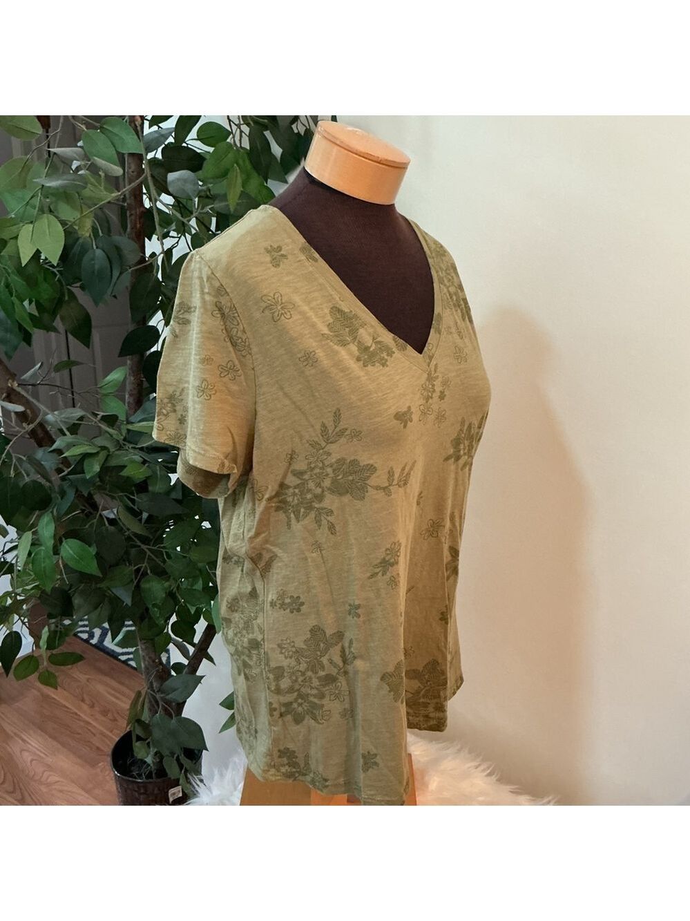 Sonoma Everyday short sleeve v neck tee Womns size Large tag free - Picture 8 of 8
